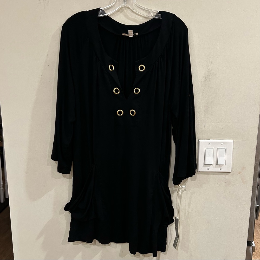 NWT Kenar Black Tunic Gold Eyelets, Vneck 3/4 sleeves side pockets. Size Large.